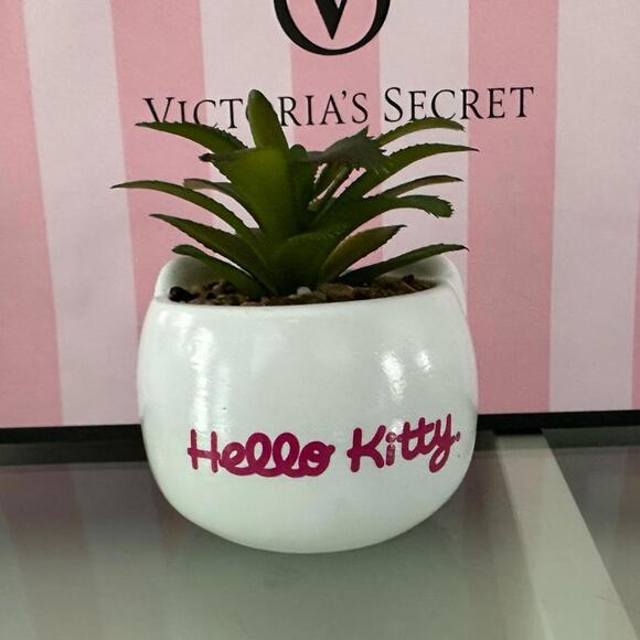 Sanrio Hello Kitty Sculpted Ceramic Mini Planter with Artificial Succulents - Picture 2 of 2